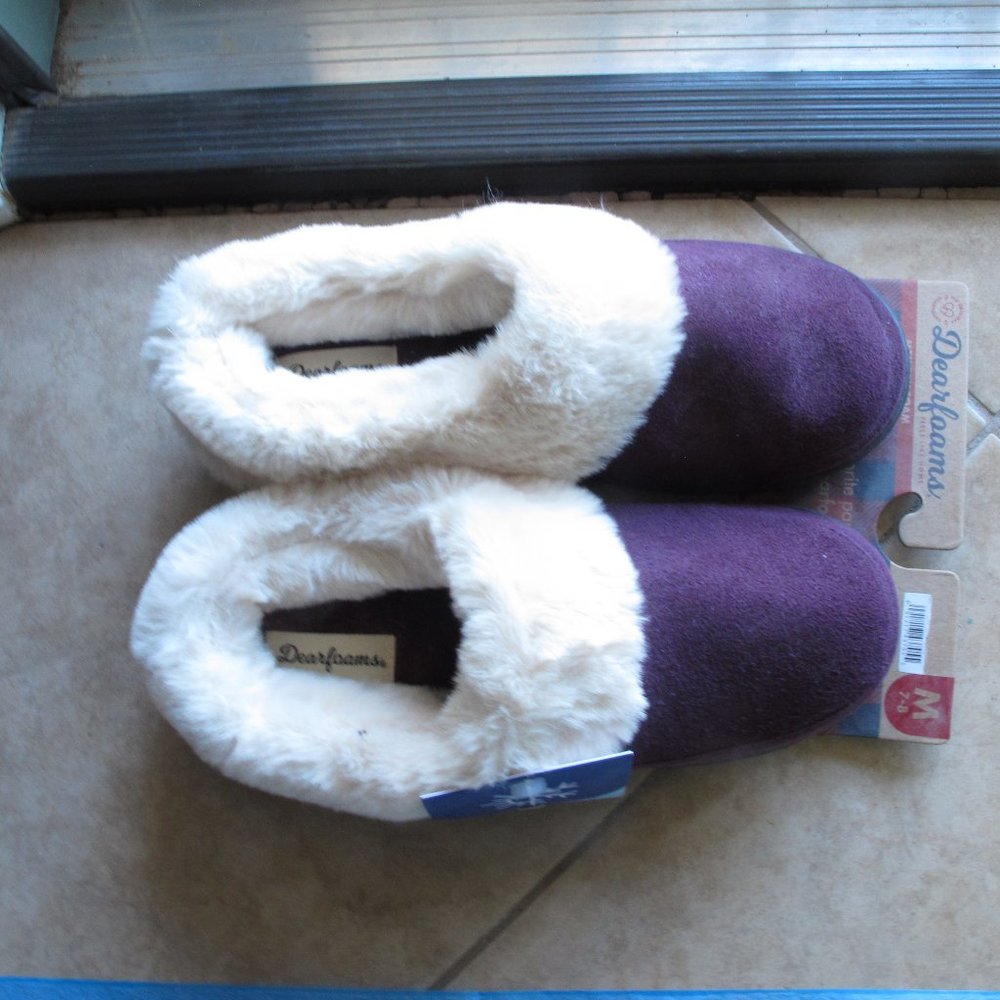 DEARFOAMS FUZZY SLIPPERS SIZE M US 7-8